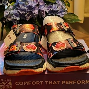 Skechers Max Cushioning Wildflower NWT Size 7